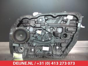 Używane Mechanizm szyby prawej przedniej wersja 4-drzwiowa Kia Cee'd Sportswagon (JDC5) 1.6 GDI 16V Cena na żądanie oferowane przez V.Deijne Jap.Auto-onderdelen BV