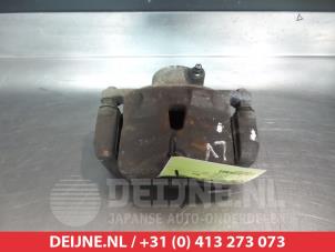 Used Front brake calliper, left Kia Cee'd Sportswagon (JDC5) 1.6 GDI 16V Price € 50,00 Margin scheme offered by V.Deijne Jap.Auto-onderdelen BV