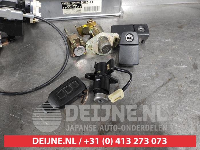 Engine management computer from a Lexus LS (F3) 430 4.3 32V VVT-i 2002