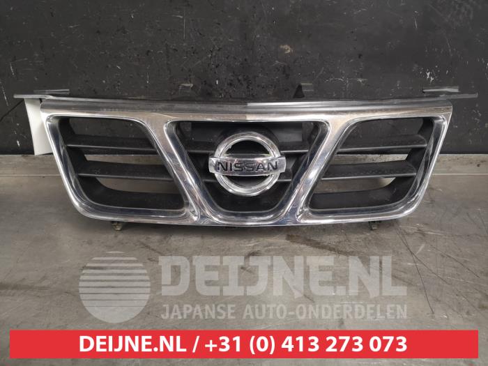 Używane Grill Nissan X-Trail (T30) 2.2 Di 4x4 Cena € 35,00 Procedura marży oferowane przez V.Deijne Jap.Auto-onderdelen BV
