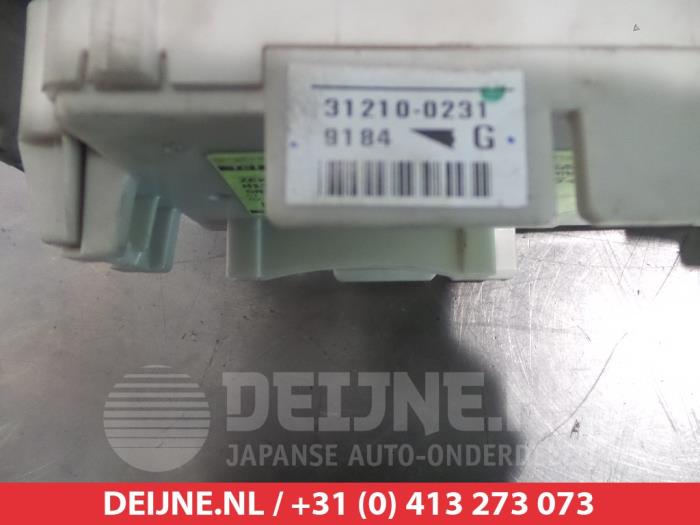 Fuse box Mitsubishi Grandis 2.4 16V MIVEC 312100231