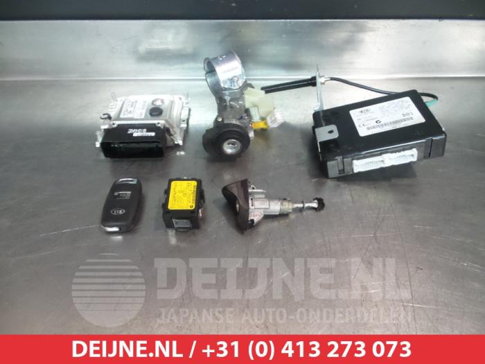 Used Engine management computer Kia Cee'd (JDB5) 1.4i 16V Price € 125,00 Margin scheme offered by V.Deijne Jap.Auto-onderdelen BV