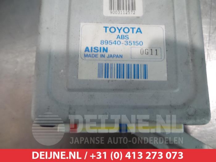 Ordenador ABS de un Toyota Hilux II 2.4 TD 4x4 2000
