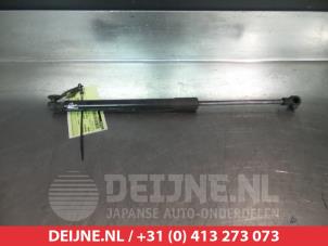 Used Rear gas strut, right Chevrolet Spark 1.0 16V Bifuel Price on request offered by V.Deijne Jap.Auto-onderdelen BV