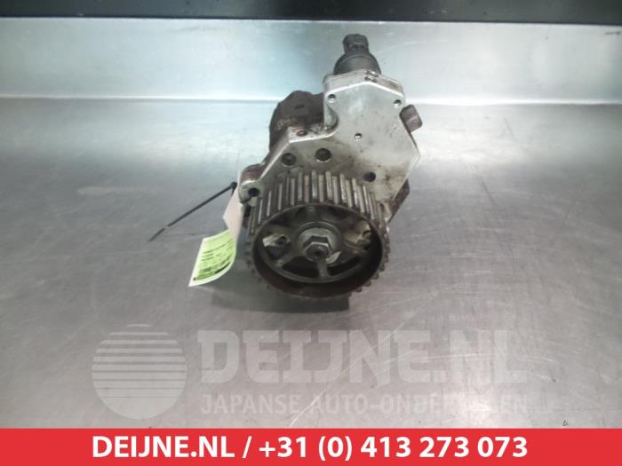 Mechanical fuel pump from a Nissan Primera 2004