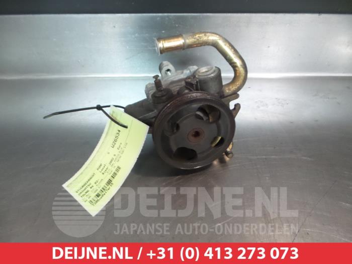Usagé Pompe de direction Daihatsu YRV (M2) 1.0 12V DVVT STi Prix € 25,00 Règlement à la marge proposé par V.Deijne Jap.Auto-onderdelen BV