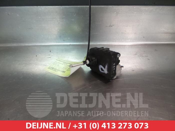 Używane Silnik reflektora Daihatsu Trevis 1.0 12V DVVT Cena € 20,00 Procedura marży oferowane przez V.Deijne Jap.Auto-onderdelen BV