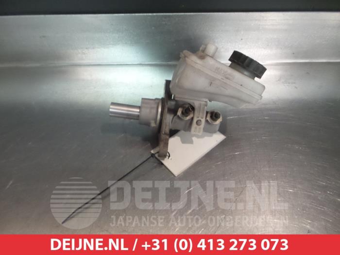 Master cylinder from a Toyota Aygo (B10) 1.4 HDI 2010