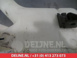 Usagé Réservoir lave-glace avant Mazda 2 (NB/NC/ND/NE) 1.4 CiTD Prix € 25,00 Règlement à la marge proposé par V.Deijne Jap.Auto-onderdelen BV