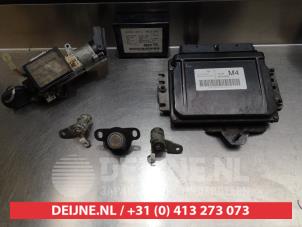 Usados Cerradura de contacto y llave Chevrolet Nubira (J200) 1.6 16V Precio de solicitud ofrecido por V.Deijne Jap.Auto-onderdelen BV