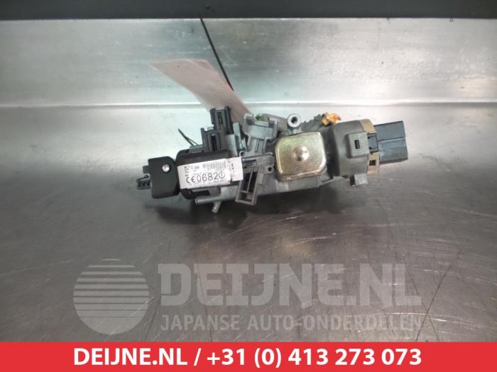 Używane Stacyjka + Kluczyk Mazda RX-8 (SE17) 1.3 Renesis Cena € 35,00 Procedura marży oferowane przez V.Deijne Jap.Auto-onderdelen BV