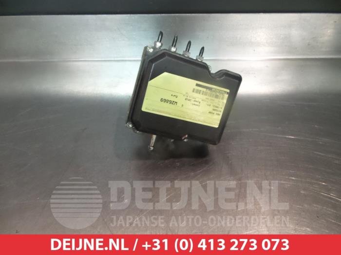 ABS pump from a Nissan X-Trail (T31) 2.0 XE,SE,LE dCi 16V 4x2 2010