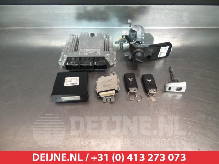 Used Engine management computer Mitsubishi Outlander (CW) 2.2 DI-D 16V 4x4 Price € 200,00 Margin scheme offered by V.Deijne Jap.Auto-onderdelen BV