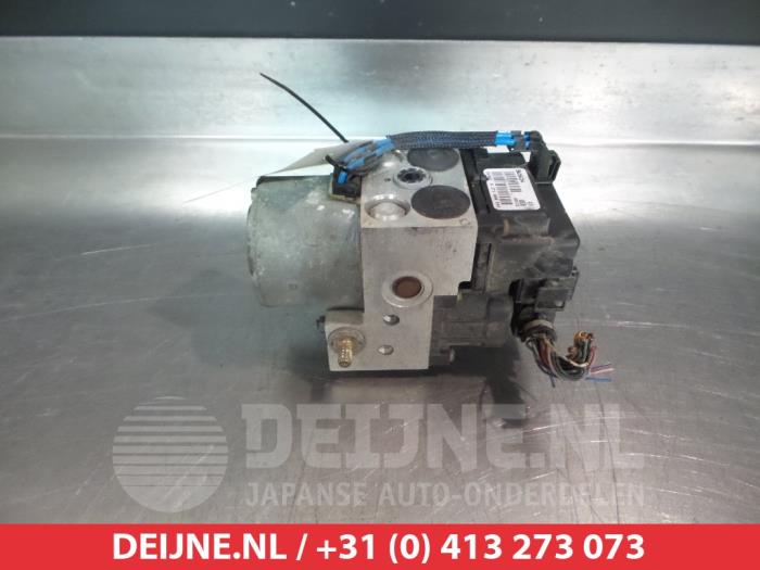 Used ABS pump Nissan Almera Tino (V10M) 1.8 16V Price € 50,00 Margin scheme offered by V.Deijne Jap.Auto-onderdelen BV