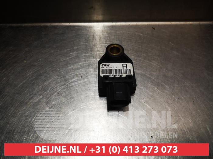 Airbag sensor from a Toyota Corolla Verso (R10/11) 2.0 D-4D 16V 2005