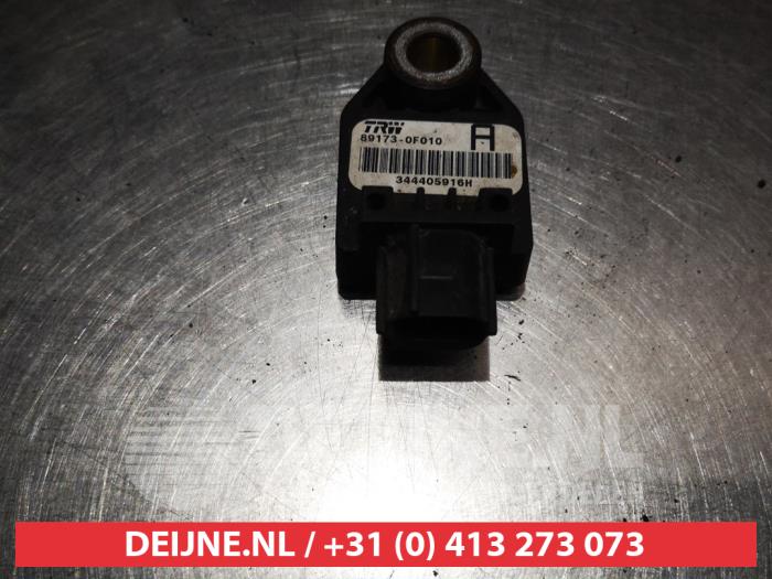 Begagnade Airbagsensor Toyota Corolla (E12) 1.8 16V VVT-i Pris € 20,00 Marginaltabell erbjuds av V.Deijne Jap.Auto-onderdelen BV