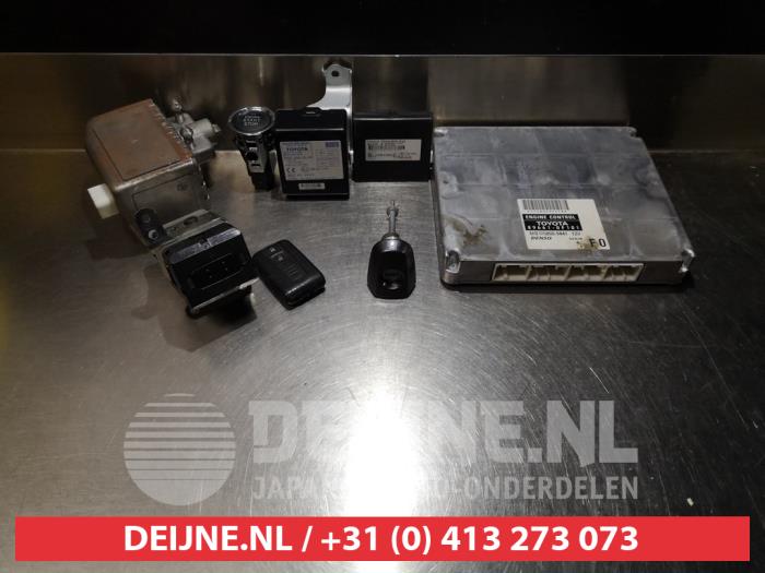 Used Engine management computer Toyota Corolla Verso (R10/11) 2.2 D-4D 16V Price € 75,00 Margin scheme offered by V.Deijne Jap.Auto-onderdelen BV