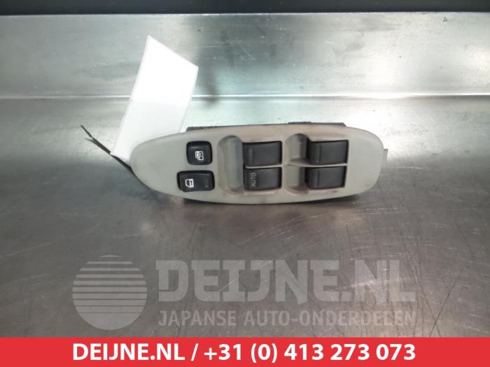 Używane Przelacznik combi okienny Nissan Almera Tino (V10M) Cena € 25,00 Procedura marży oferowane przez V.Deijne Jap.Auto-onderdelen BV