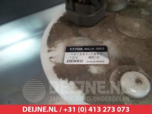 Used Electric fuel pump Honda CR-V (RD6/7/8) 2.0i 16V VTEC Price on request offered by V.Deijne Jap.Auto-onderdelen BV