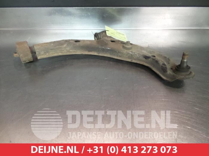 Front lower wishbone, right from a Nissan Almera (N16) 2.2 dCi 16V 2004