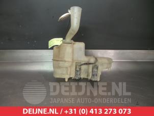 Used Front windscreen washer reservoir Mitsubishi Pajero Pinin (H6/H7) 1.8 GDI 16V 3-drs. Price on request offered by V.Deijne Jap.Auto-onderdelen BV