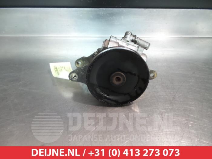 Usagé Pompe de direction Nissan Primera (P11) 2.0 TD SLX Prix € 35,00 Règlement à la marge proposé par V.Deijne Jap.Auto-onderdelen BV