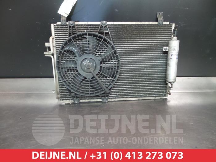 Air conditioning condenser from a Kia Carens II (FJ) 2.0 CRDI 16V VGT 2006