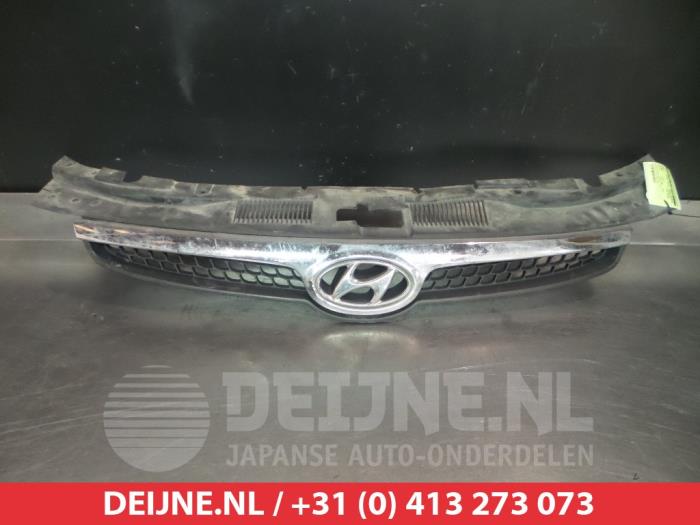 Używane Grill Hyundai i30 Crosswagon (WWH) 1.6 CRDi 16V VGT LP Cena € 50,00 Procedura marży oferowane przez V.Deijne Jap.Auto-onderdelen BV