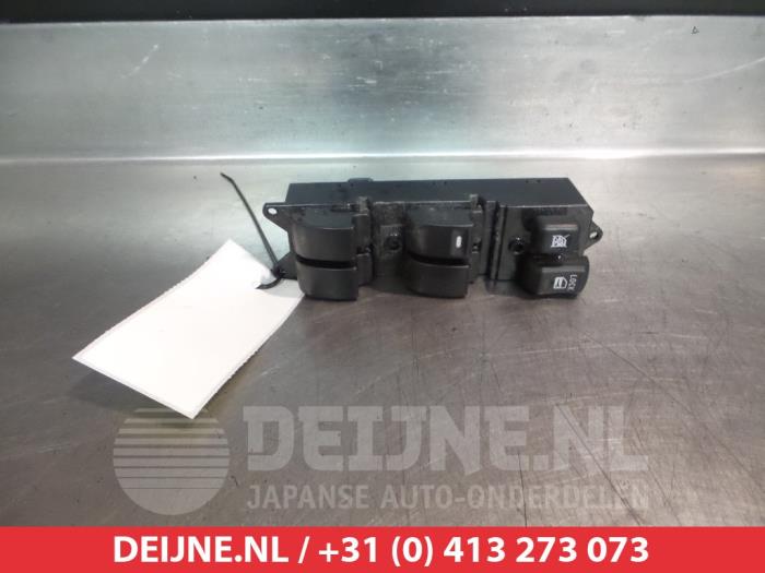 Usados Interruptor combinado de ventanillas Mitsubishi Lancer Sportback (CX) 1.8 MIVEC 16V Precio € 35,00 Norma de margen ofrecido por V.Deijne Jap.Auto-onderdelen BV