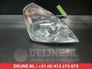 Used Headlight, right Kia Carnival Price on request offered by V.Deijne Jap.Auto-onderdelen BV