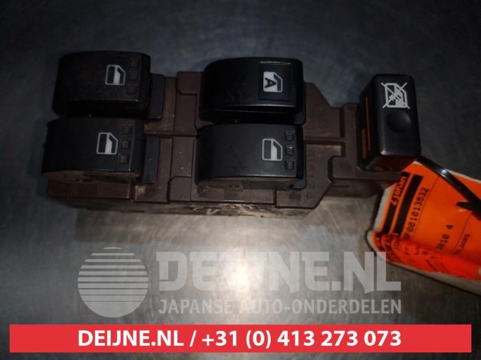 Usados Interruptor combinado de ventanillas Subaru Justy (M3) 1.0 12V DVVT Precio € 35,00 Norma de margen ofrecido por V.Deijne Jap.Auto-onderdelen BV