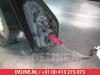 Amortisseur à gaz arrière gauche d'un Mitsubishi Outlander (CW), 2006 / 2012 2.2 DI-D 16V Clear Tec 4x4, SUV, Diesel, 2.268cc, 103kW (140pk), 4x4, 4N14, 2010-09 / 2012-11, CW12; CW1W; CWCB12 2011