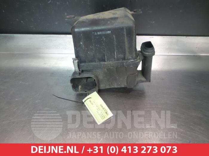 Begagnade Luftfilterhus Mitsubishi Space Wagon (N8/N9) 2.0 16V GDI Pris € 25,00 Marginaltabell erbjuds av V.Deijne Jap.Auto-onderdelen BV