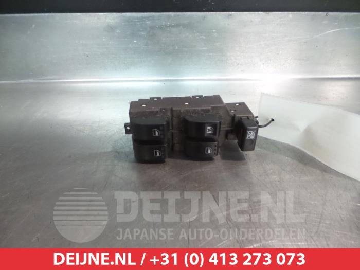 Usados Interruptor combinado de ventanillas Subaru Justy (M3) 1.0 12V DVVT Precio € 35,00 Norma de margen ofrecido por V.Deijne Jap.Auto-onderdelen BV