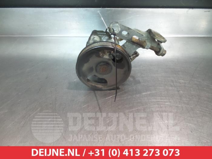 Usagé Pompe de direction Mazda Demio (DW) 1.3 16V Prix € 35,00 Règlement à la marge proposé par V.Deijne Jap.Auto-onderdelen BV