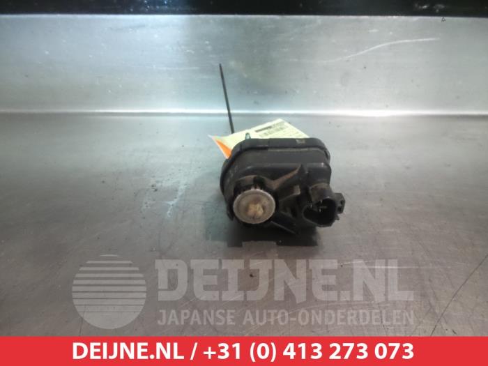 Używane Silnik reflektora Toyota RAV4 (A2) 2.0 D-4D 16V 4x4 Cena € 20,00 Procedura marży oferowane przez V.Deijne Jap.Auto-onderdelen BV