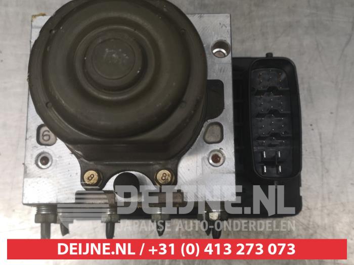 Begagnade ABS-pump Toyota Avensis Verso (M20) 2.0 D-4D 16V Pris € 50,00 Marginaltabell erbjuds av V.Deijne Jap.Auto-onderdelen BV