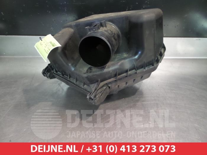 Begagnade Luftfilterhus Toyota Avensis Wagon (T27) 2.0 16V D-4D-F Pris € 50,00 Marginaltabell erbjuds av V.Deijne Jap.Auto-onderdelen BV