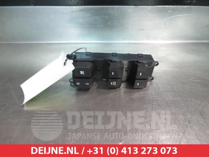 Usados Interruptor combinado de ventanillas Hyundai i10 (B5) 1.0 12V Precio € 35,00 Norma de margen ofrecido por V.Deijne Jap.Auto-onderdelen BV