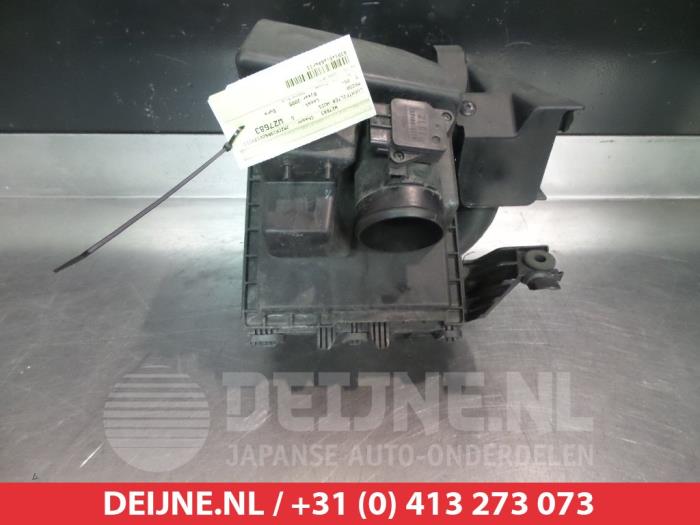 Begagnade Luftfilterhus Mazda 5 (CR19) 2.0 CiDT 16V High Power Pris € 35,00 Marginaltabell erbjuds av V.Deijne Jap.Auto-onderdelen BV