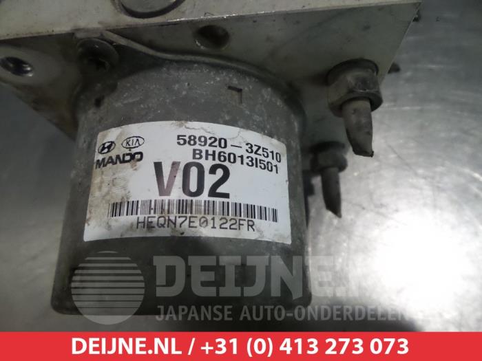 ABS-pump från en Hyundai i40 CW (VFC) 1.7 CRDi 16V 2012