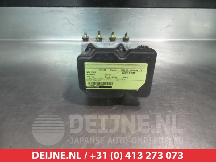 Begagnade ABS-pump Hyundai i40 CW (VFC) 1.7 CRDi 16V Pris € 150,00 Marginaltabell erbjuds av V.Deijne Jap.Auto-onderdelen BV