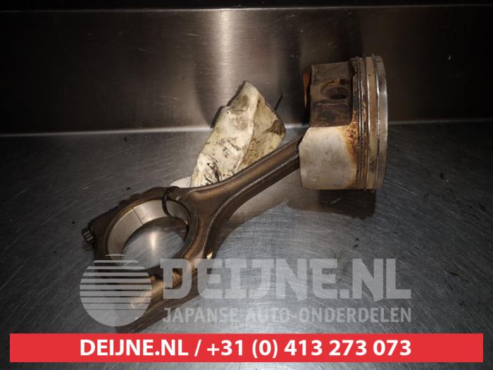 Usagé Piston Mitsubishi Outlander Prix € 100,00 Règlement à la marge proposé par V.Deijne Jap.Auto-onderdelen BV