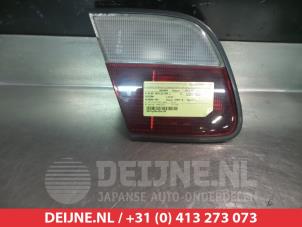 Usados Reflector del portón trasero izquierda Nissan Almera (N15) 1.6 GX,SLX,SR 16V Precio de solicitud ofrecido por V.Deijne Jap.Auto-onderdelen BV