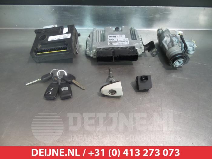 Used Engine management computer Hyundai Santa Fe II (CM) 2.2 CRDi 16V 4x2 Price € 100,00 Margin scheme offered by V.Deijne Jap.Auto-onderdelen BV