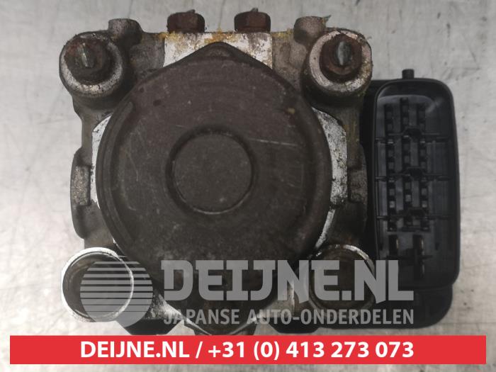 Begagnade ABS-pump Toyota Avensis Verso (M20) 2.0 D-4D 16V Pris € 75,00 Marginaltabell erbjuds av V.Deijne Jap.Auto-onderdelen BV