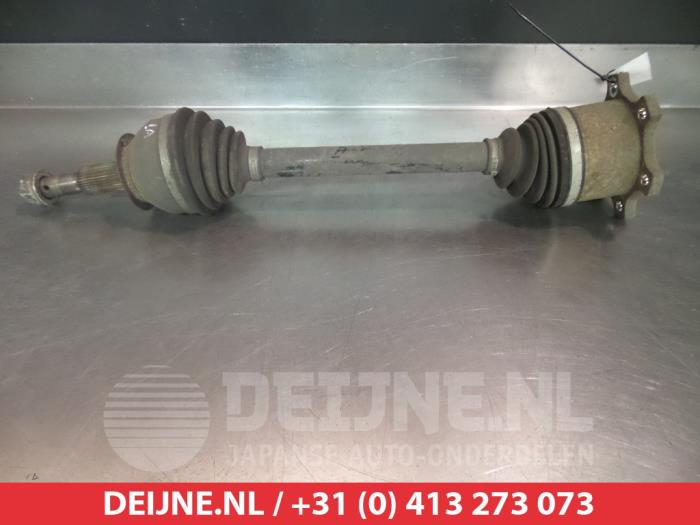 Drive shaft, rear left from a Nissan Pathfinder (R51) 2.5 dCi 16V 4x4 2007