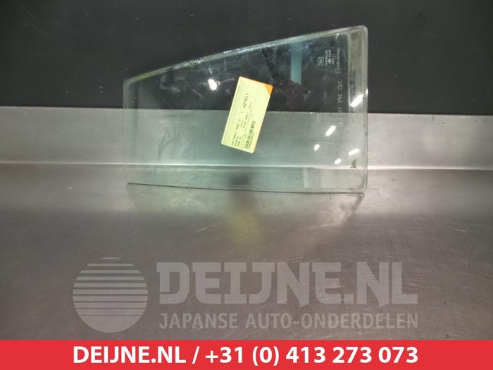 Usados Ventanilla triangular izquierda detrás Daihatsu Cuore (L251/271/276) 1.0 12V DVVT Precio € 35,00 Norma de margen ofrecido por V.Deijne Jap.Auto-onderdelen BV