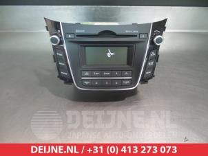 Używane Radio Hyundai i30 (GDHB5) 1.4 16V Cena € 75,00 Procedura marży oferowane przez V.Deijne Jap.Auto-onderdelen BV