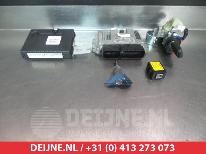 Used Engine management computer Hyundai i30 (GDHB5) 1.6 CRDi Blue Drive 16V VGT Price € 150,00 Margin scheme offered by V.Deijne Jap.Auto-onderdelen BV